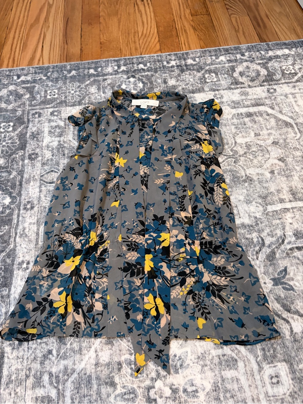 LOFT Gray Floral Tie-Neck Cap Sleeve Blouse with Blue & Yellow Print